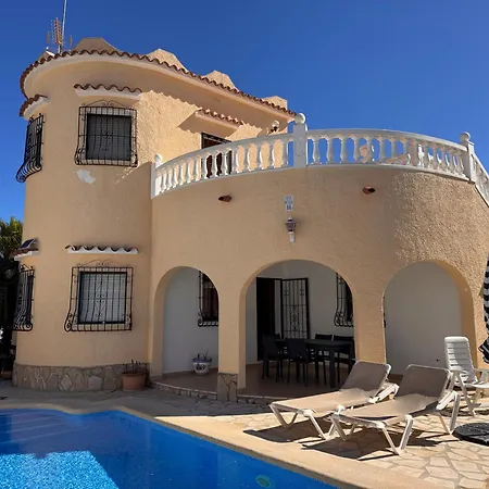 Carolina Locdenia Villa Dénia