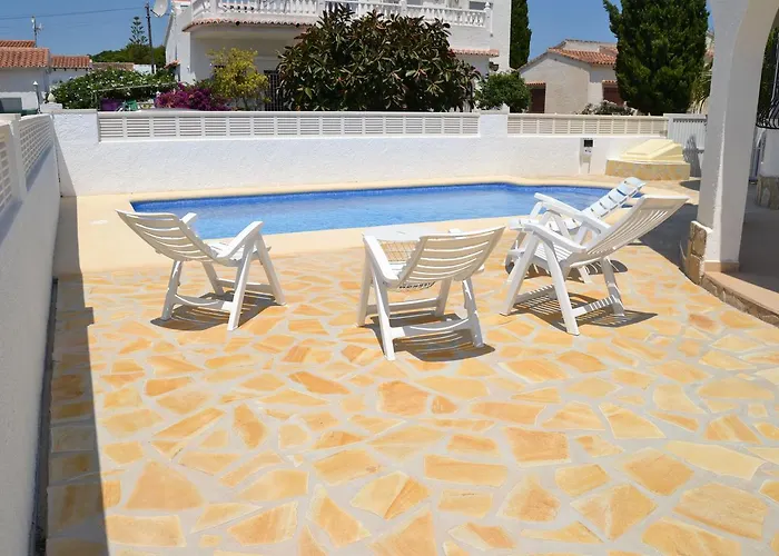 Carolina Locdenia Villa *