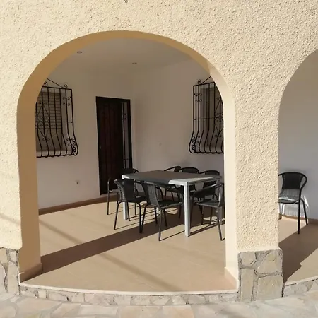 Carolina Locdenia Villa *