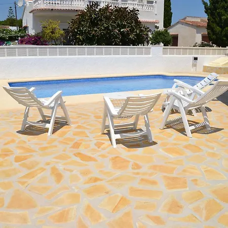 Carolina Locdenia Villa *